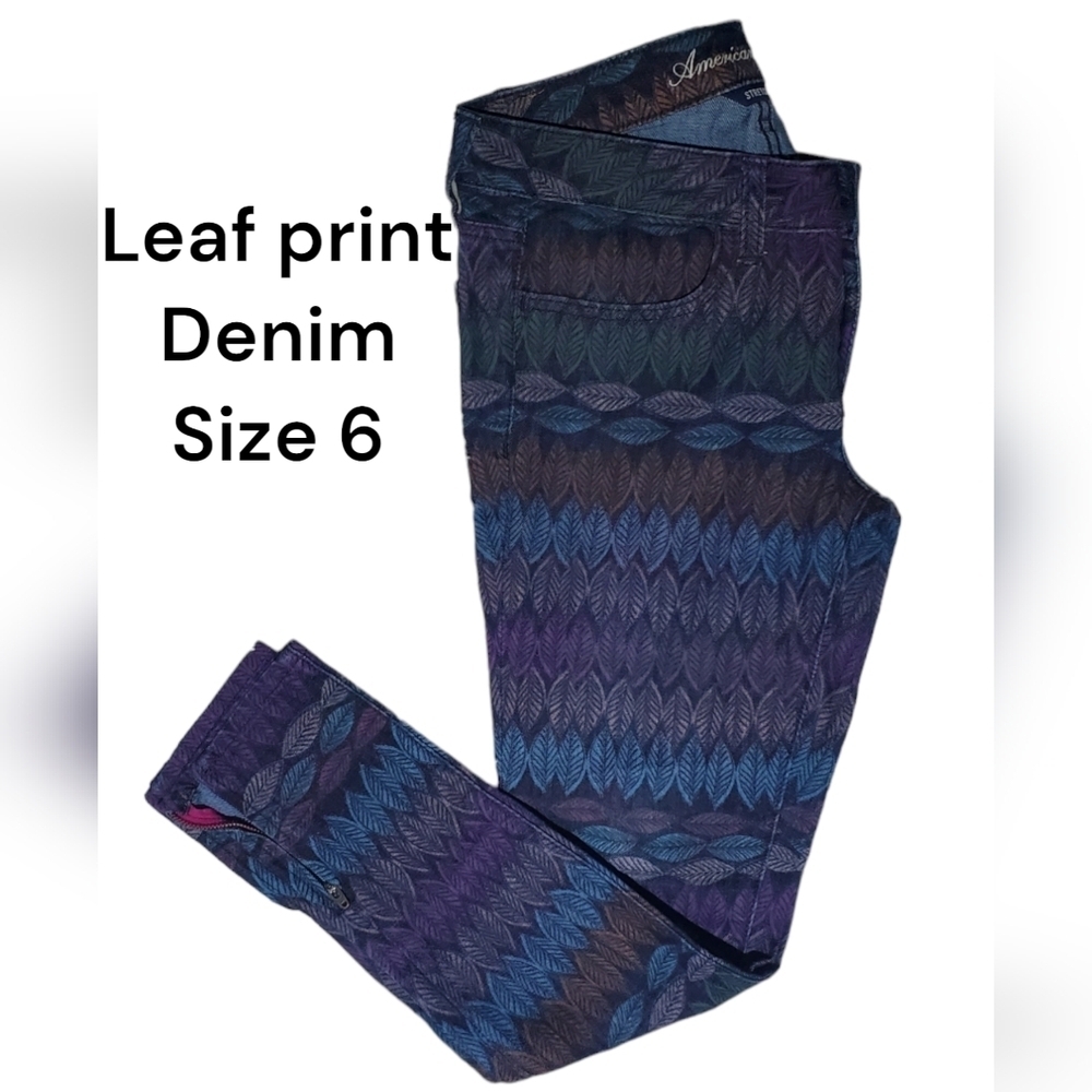 American Eagle Leaf print colored skinny denim jeans, zip ankle size 6